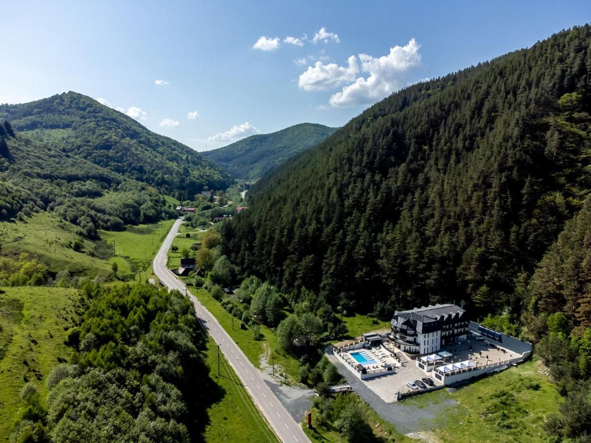 10 Pensiuni cu Piscine Cool din Transilvania Pensiuni cu Piscine Transilvania